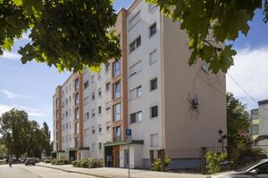 Große 2-Raum-Wohnung: Aufzug, Bad mit Wanne   Dusche