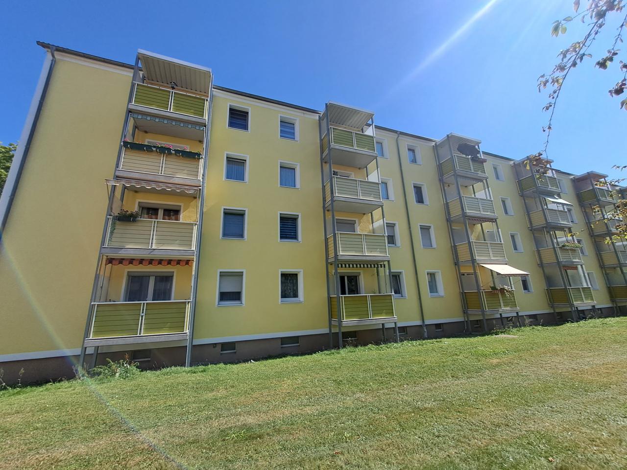 Großzügige 2-Raum-Wohnung mit Wanne, Dusche u. Balkon