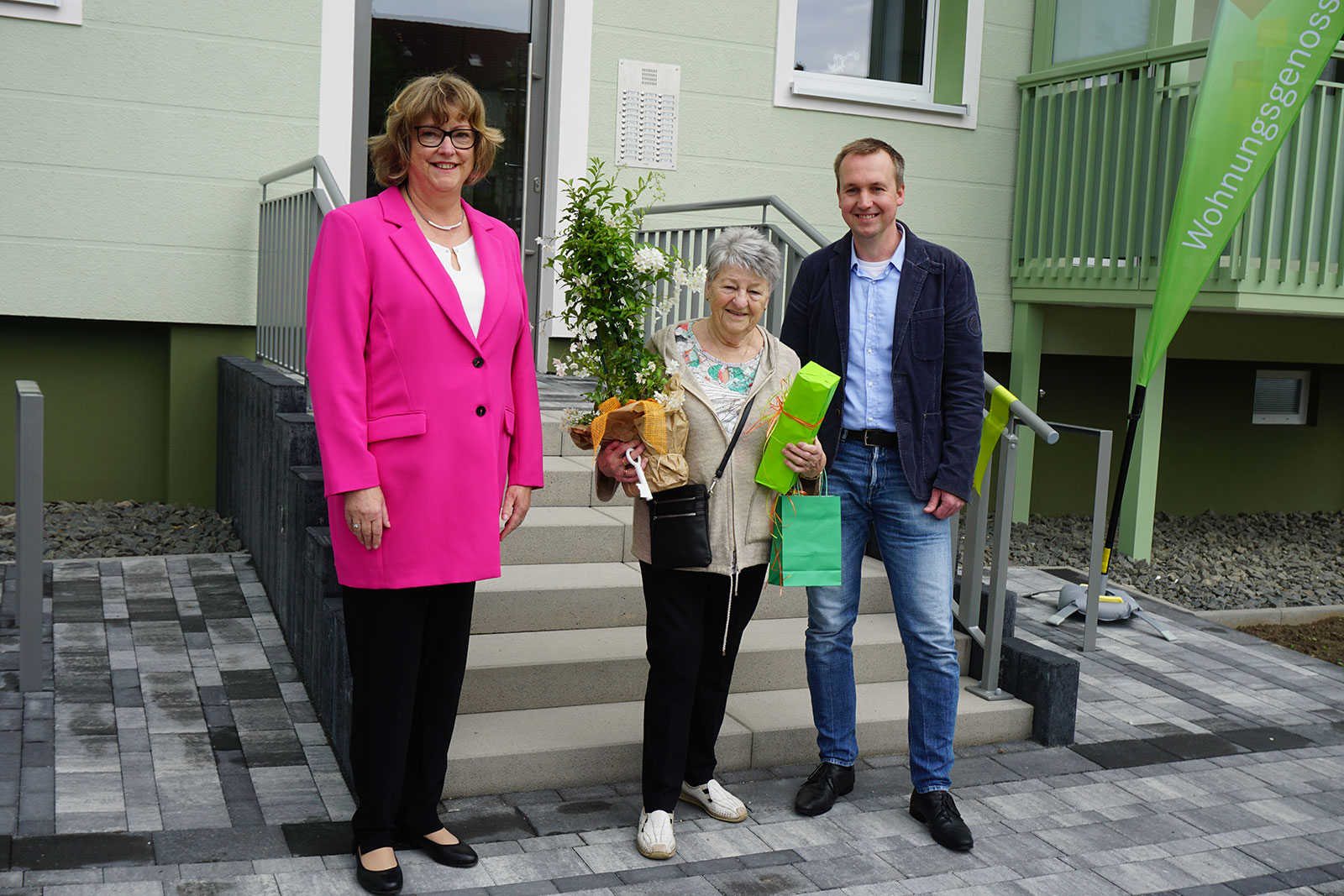 feierliche Übergabe der ersten Wohnung in der Klötzerstraße 18