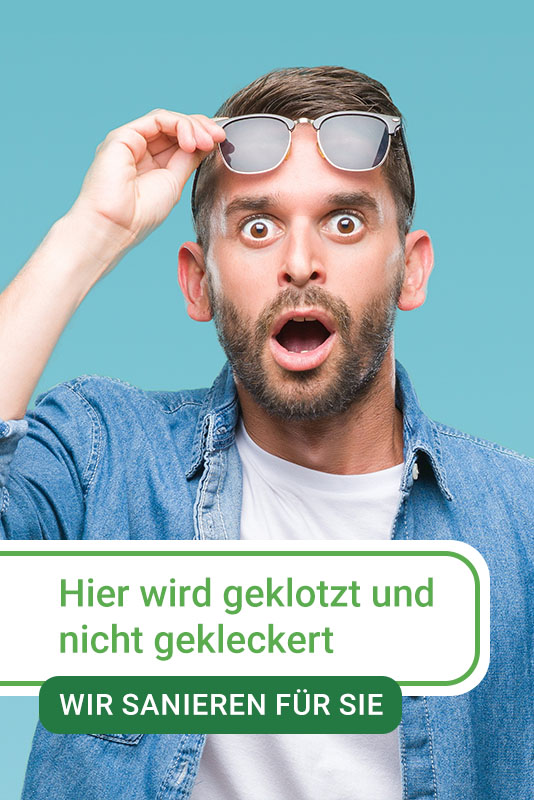 Mann mit Sonnenbrille auf der Stirn, guckt erstaunt, große Augen und offener Mund